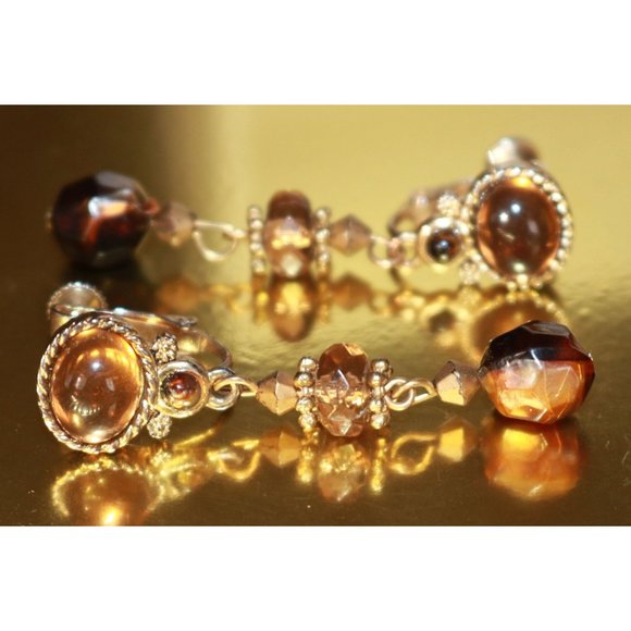 Vintage Champagne Brown & Gold Elegant and Ornate Screw-back Earrings - Picture 2 of 10